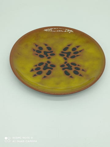 Decorative plate with perrot drawing