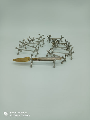 very distinguished set of knife rests