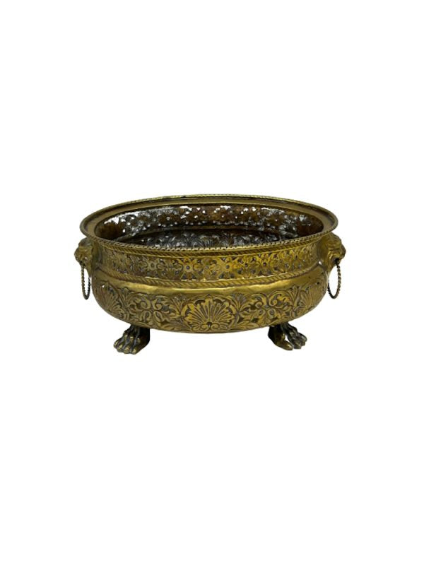 Elegant brass table planter, mid 19th century, four claw feet, handles with lion heads.