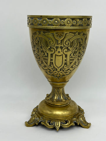 Finely decorated vase on embossed bronze pedestal decorated with arabesques