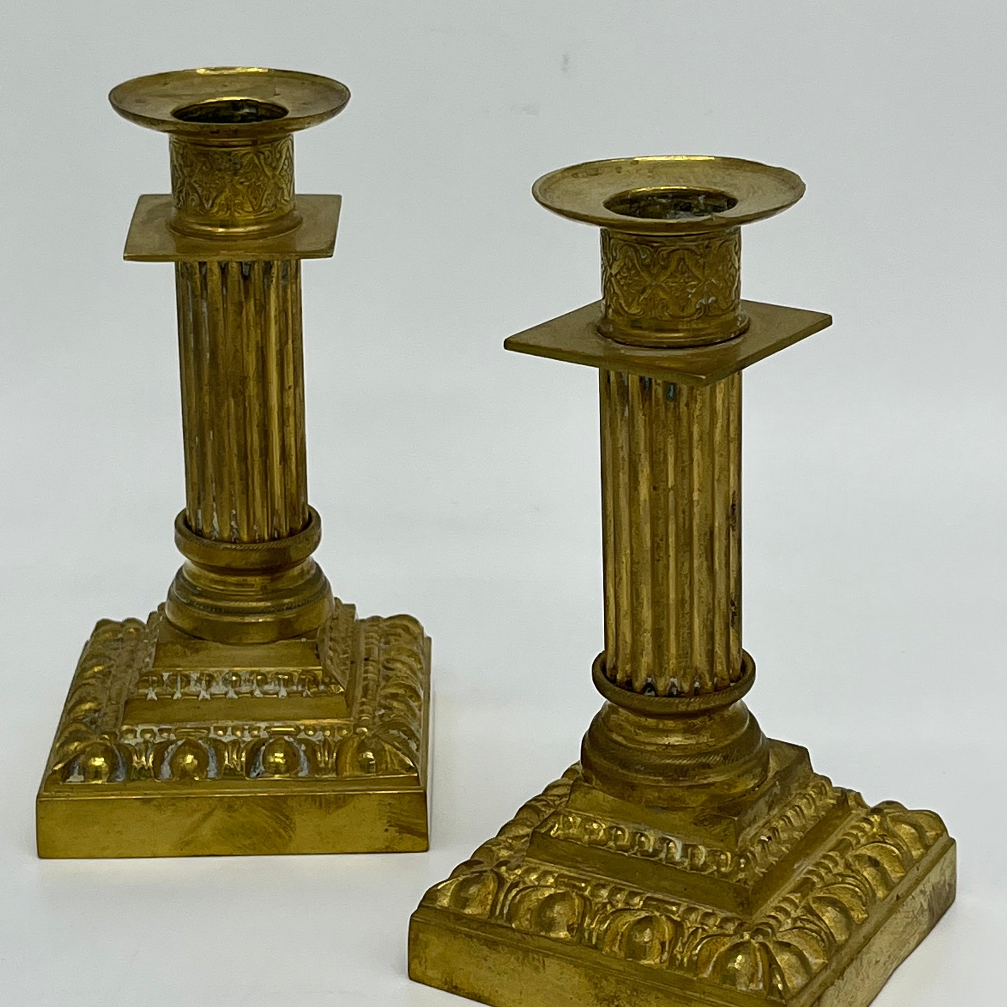 Pair of candlesticks with fluted shaft resting on a stepped base decorated with a heart stripe