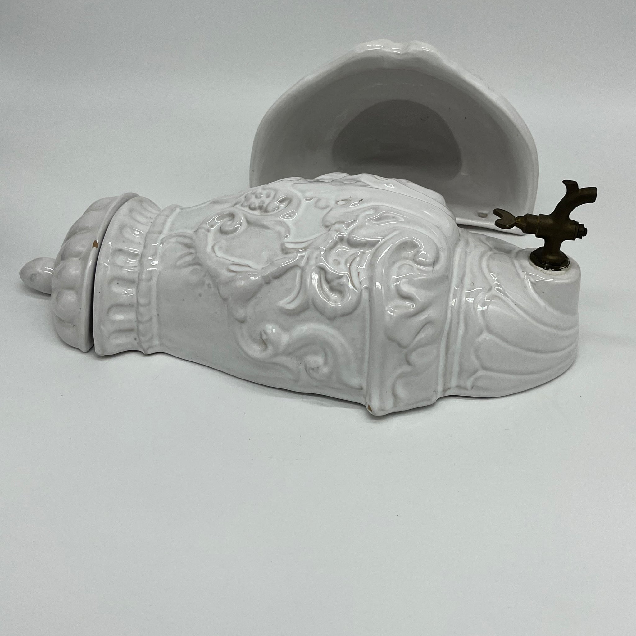 A porcelain fountain