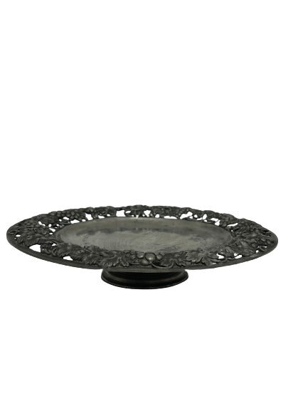 Elegant pewter fruit bowl decorated with vine branches. Around 1870